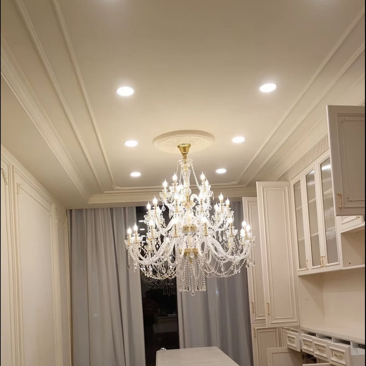 AM0770 — European Crystal Chandelier for Living Rooms & Dining Rooms