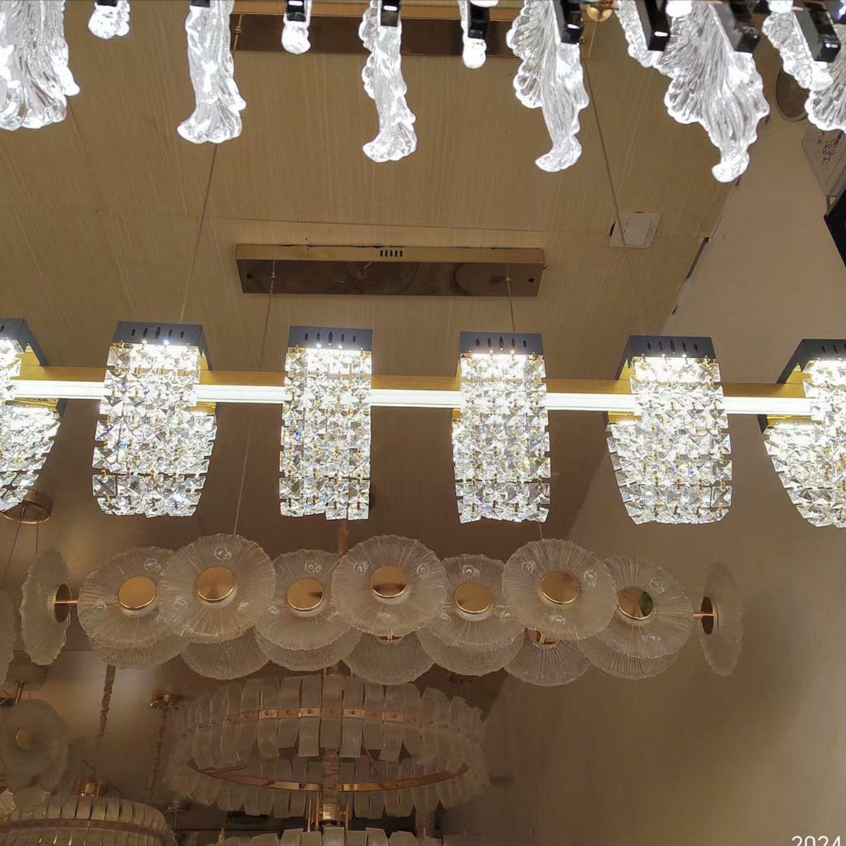 AM0501 — Modern Minimalist Crystal Chandelier for Living Rooms