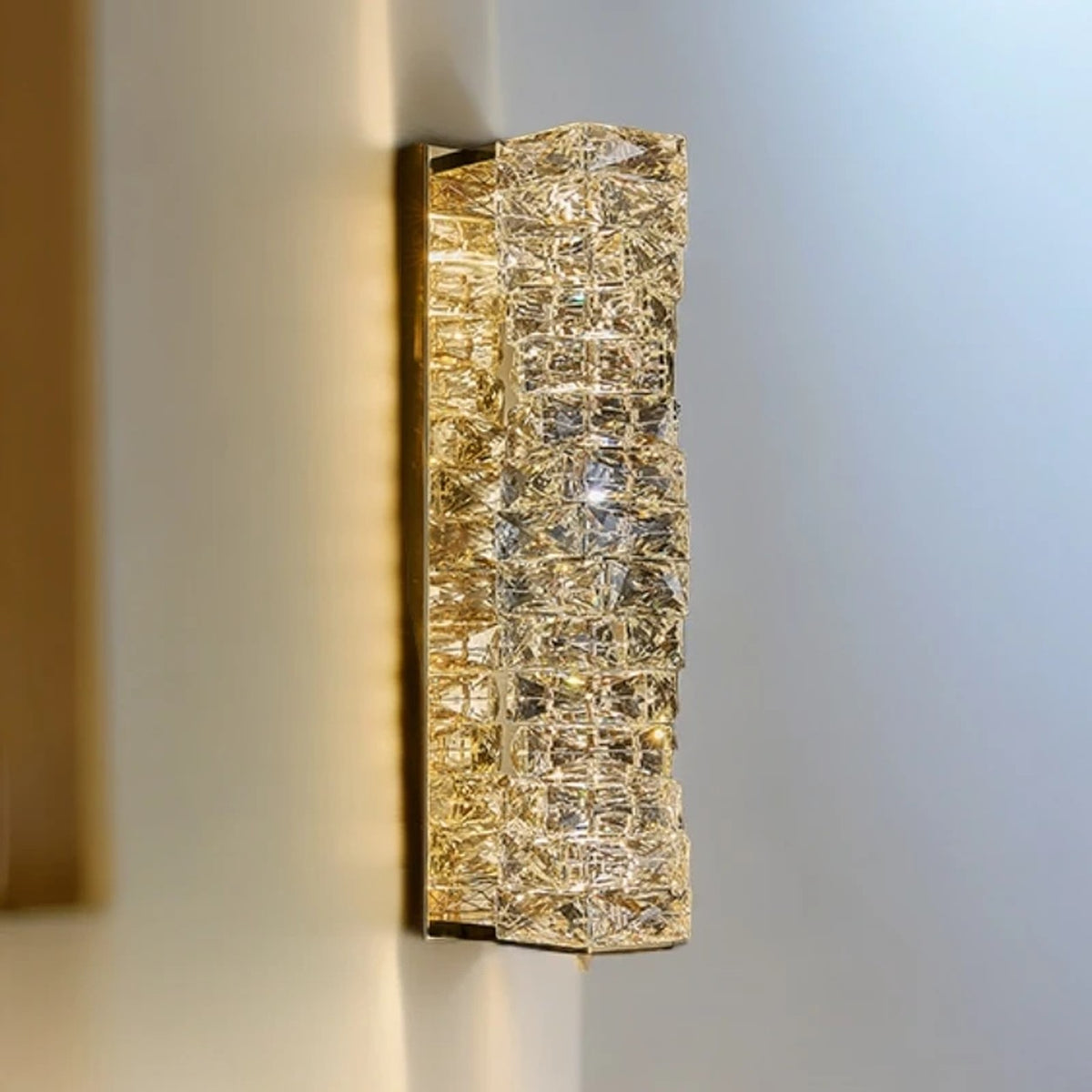 AM0630 — Postmodern Crystal Wall Light for Living Rooms